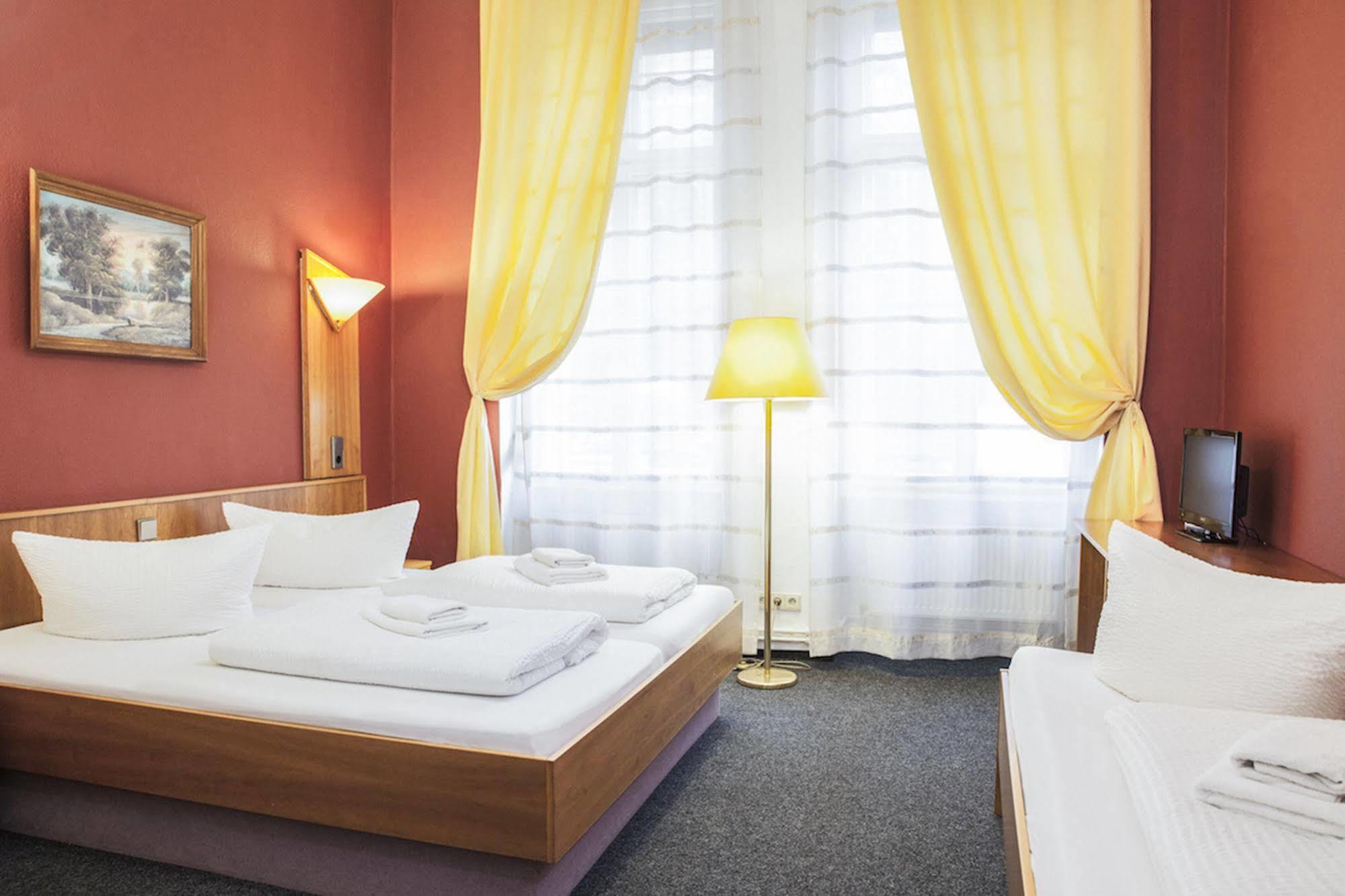 Hotel Pension Insor Berlin Exteriör bild