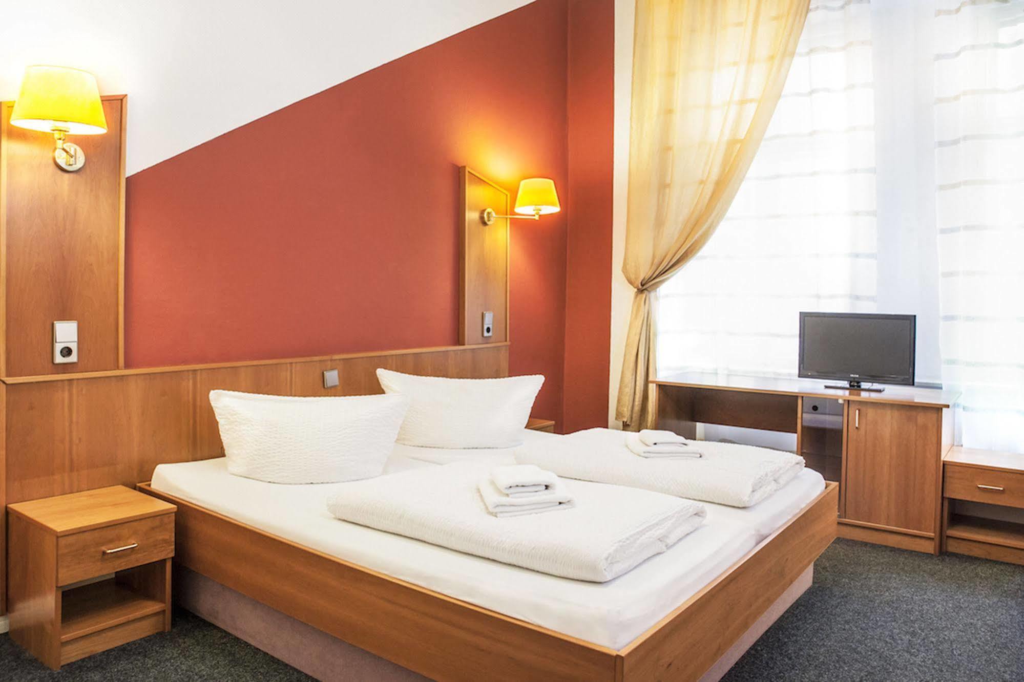 Hotel Pension Insor Berlin Exteriör bild