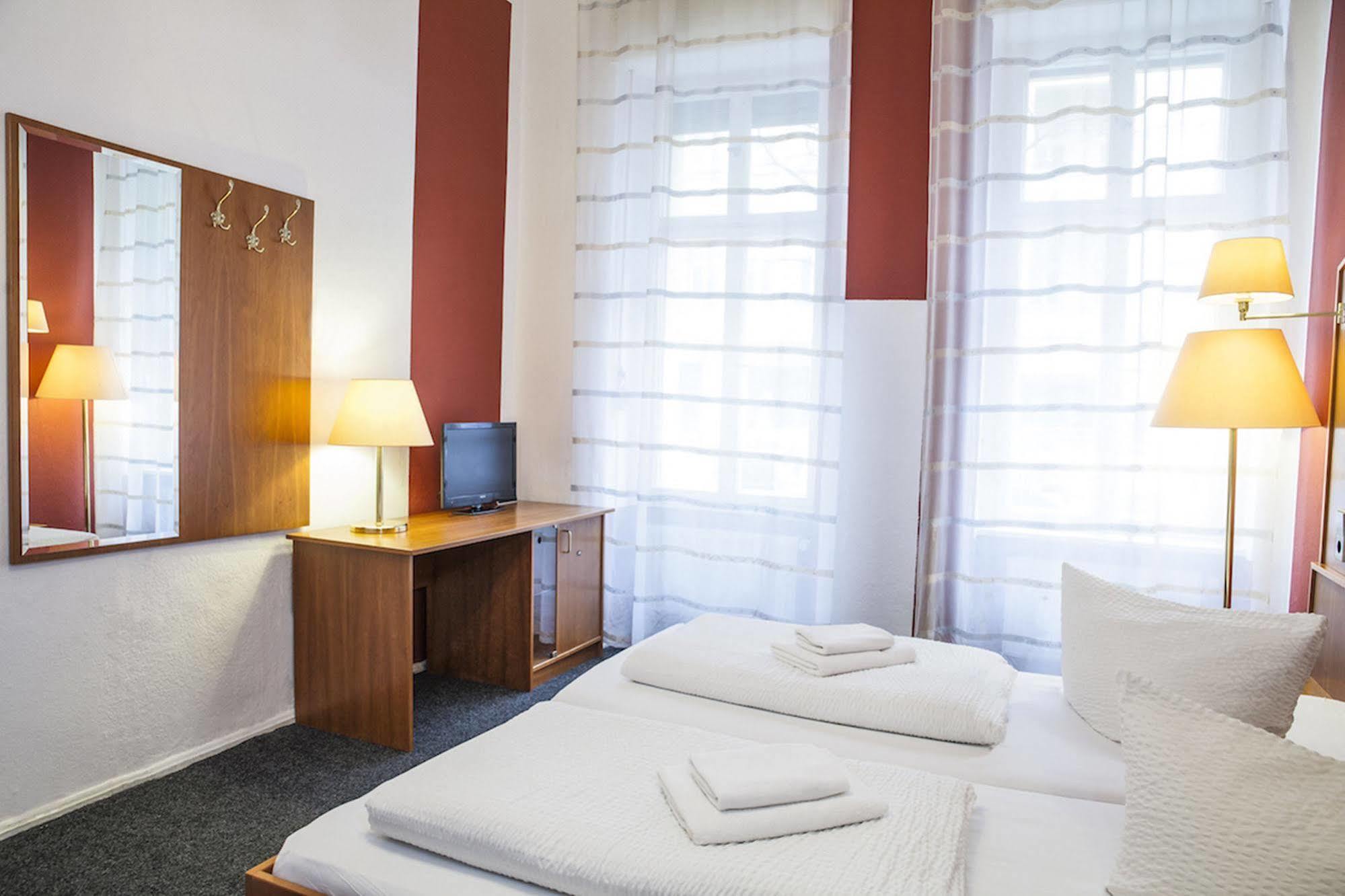Hotel Pension Insor Berlin Exteriör bild