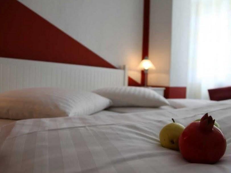 Hotel Pension Insor Berlin Exteriör bild