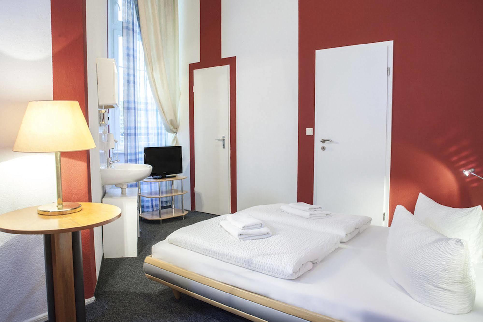 Hotel Pension Insor Berlin Exteriör bild