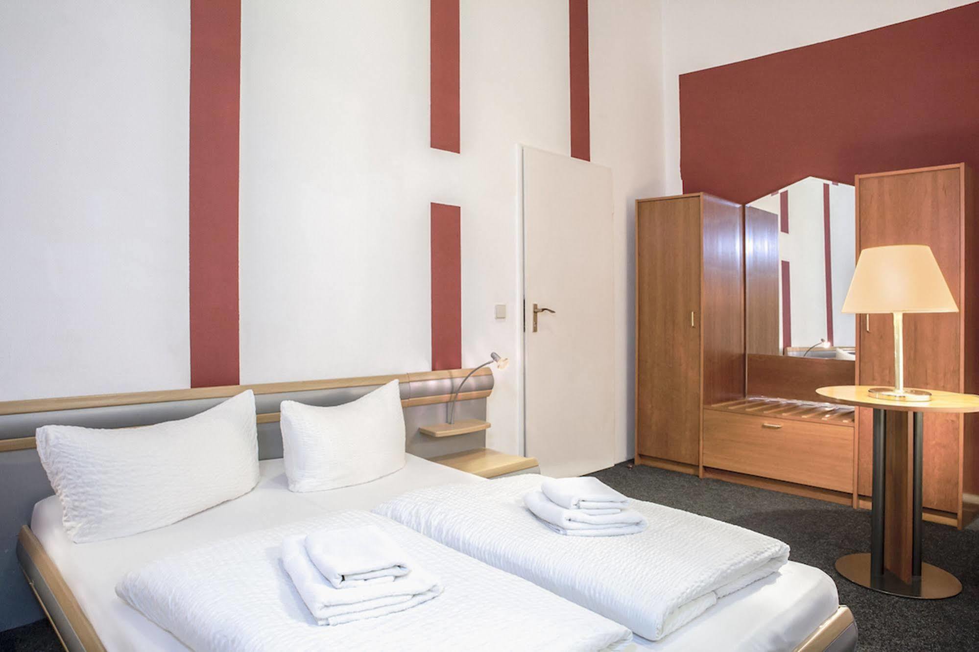 Hotel Pension Insor Berlin Exteriör bild